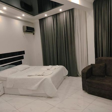 Golden Fish Hotel Batumi Exterior foto
