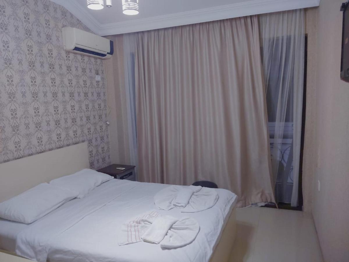 Golden Fish Hotel Batumi Exterior foto